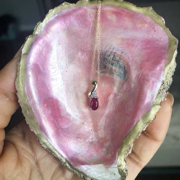 Купленное на секонд-хенде ожерелье оказалось ценным, ювелирные изделия, комиссионные магазины, находки, распродажи, фото