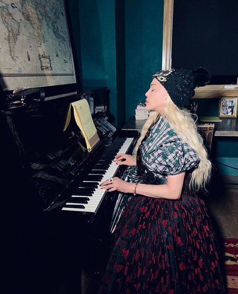 мадонна, хидден хіллс, фріда кало, фріда кало картини