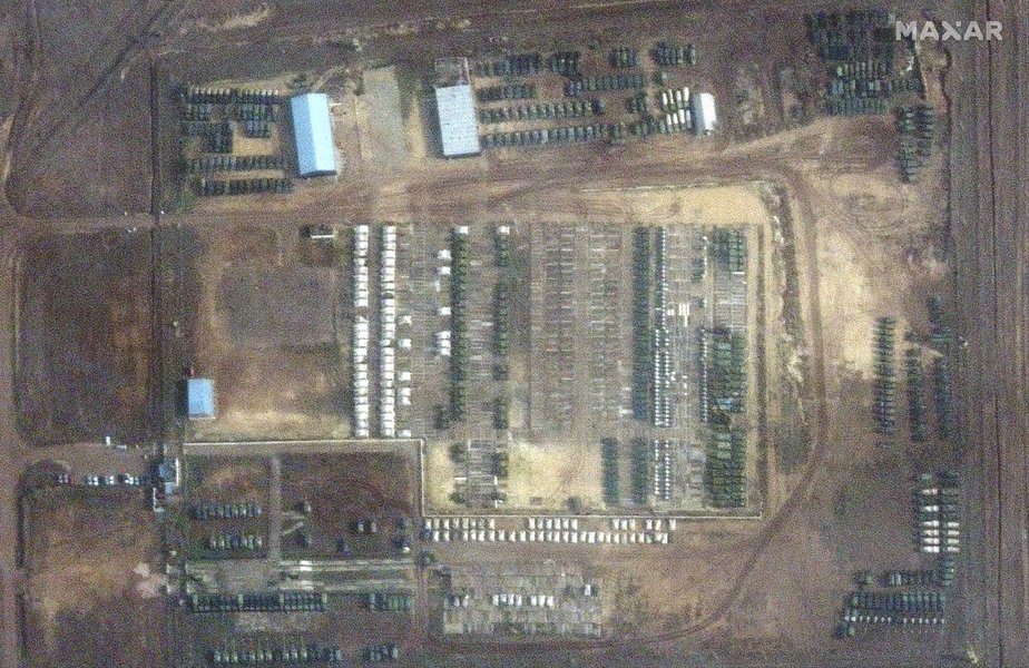 Скупчення російських військ у Новоозерному