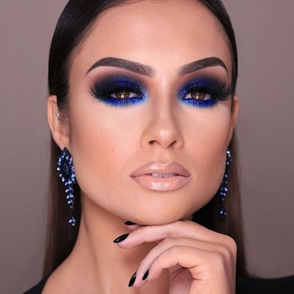 синій, синій колір, сезон 2021, б'юті-тренди, модні кольори, тіні для очей, макіяж