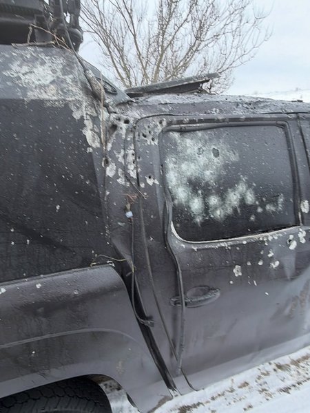 Эвакуационный автомобиль на Купянском направлении после обстрела