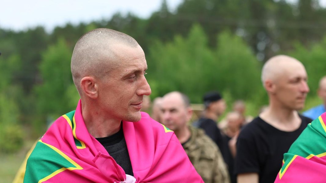 Українські бійці повертаються з полону (фото 10)