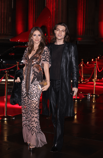 Елізабет Герлі із сином Даміаном