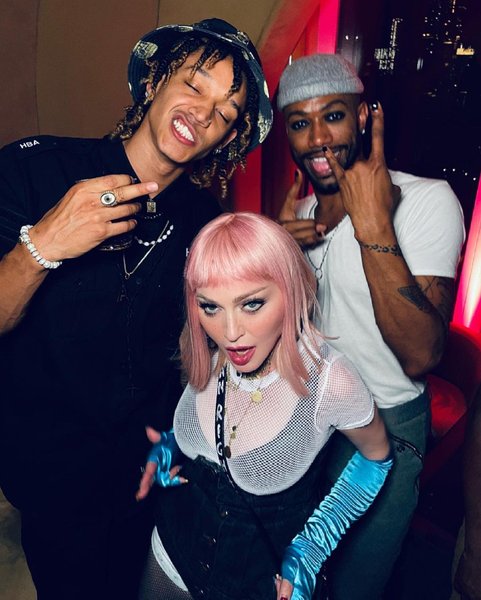 Мадонна, Ахламалик Уильямс