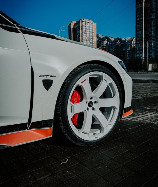 Разгон до сотни занимает менее чем 3 с