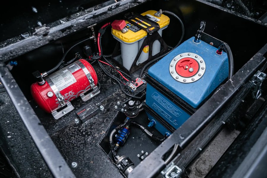 Внедорожник получил спецоборудование