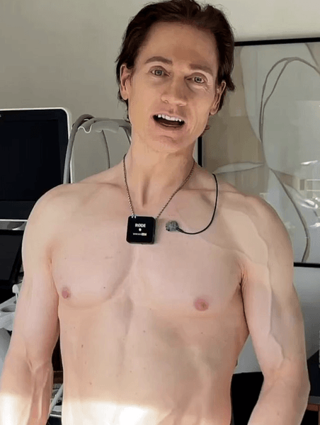 Одержимий молодістю мільярдер Браян Джонсон заснував релігію під назвою "Не Вмирай"