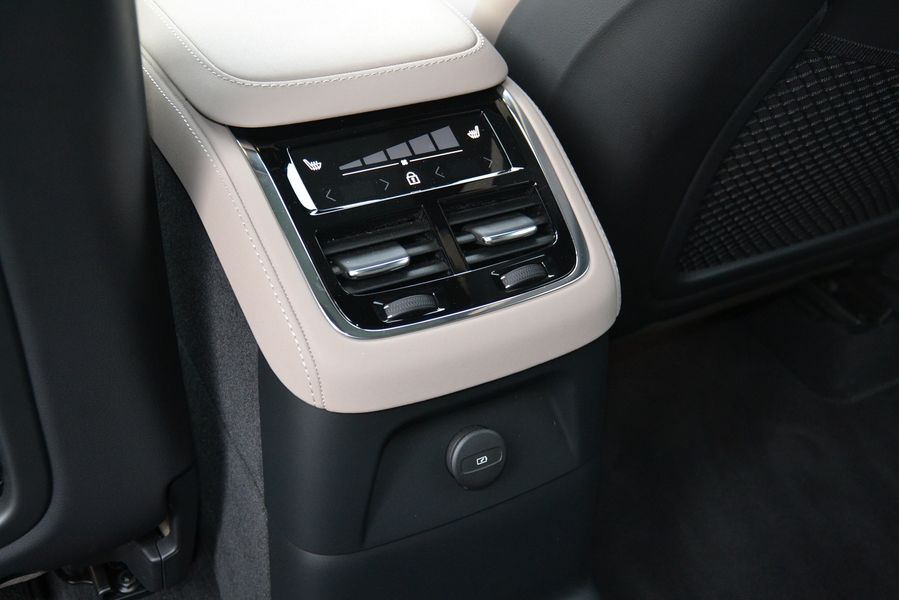 Volvo XC90, новий Volvo XC90, кросовер Volvo, Volvo XC90 2025, гібрид Volvo XC90