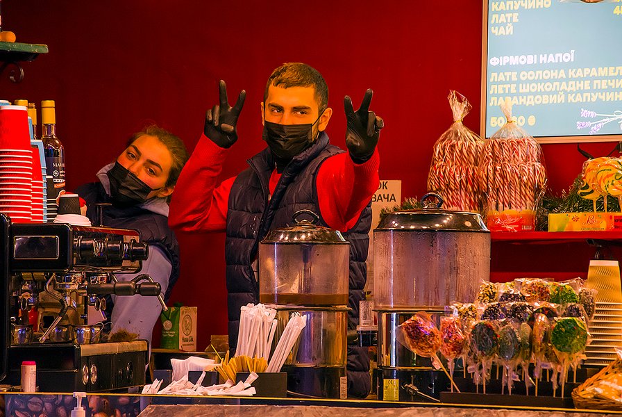 Так Київ зустрічав 2022 рік... Але й зараз, незважаючи на війну, 60% українців не відмовляються від святкових витрат