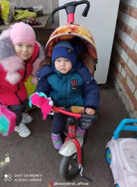 Дочь Анастасия и сын Никита Карпанцы из Волновахи