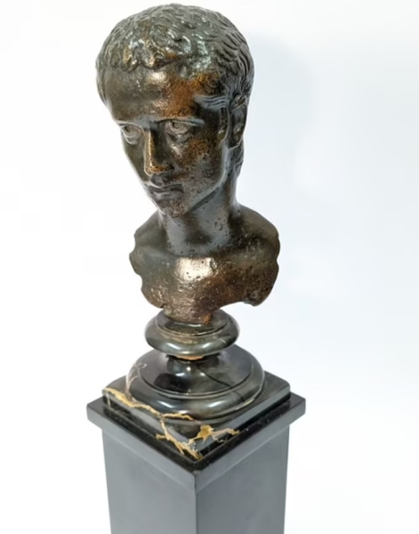 бюст на калигула Калигула