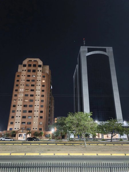 Infinix Note Edge фото Фото на Infinix Note Edge ночью