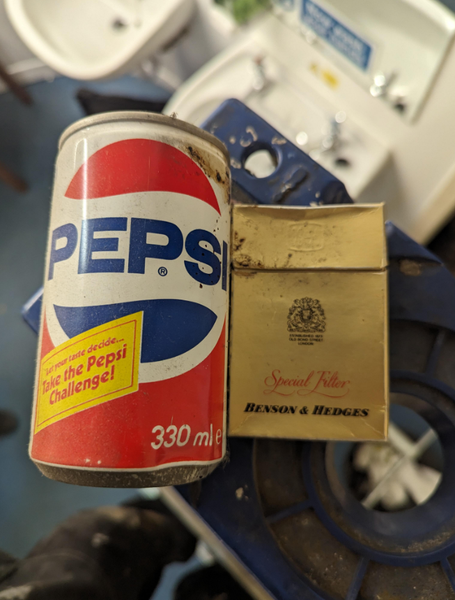 Де сховати заначку, знахідки, робоче місце, приколи, курйози, цікаві новини, фото, Велика Британія