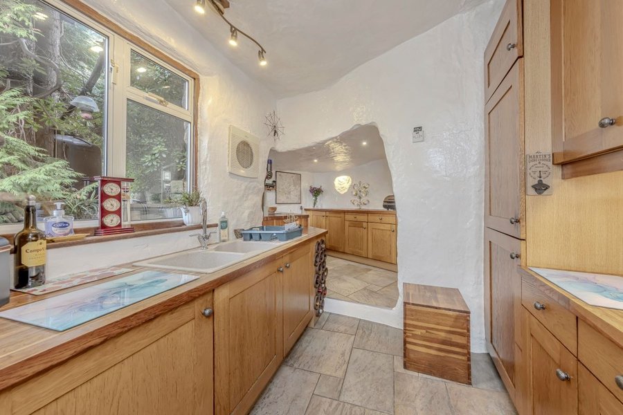 дом в пещере Rock Cottage