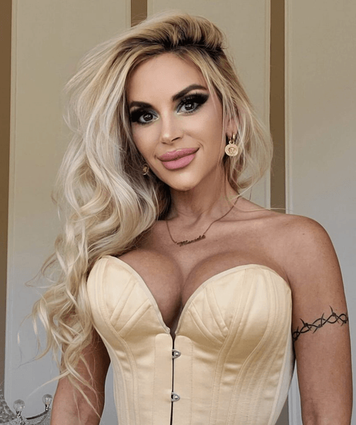 Модель, живая Барби, переливание крови сына, процедура омоложения, метод борьбы со старением, омоложение, исцеление и забота