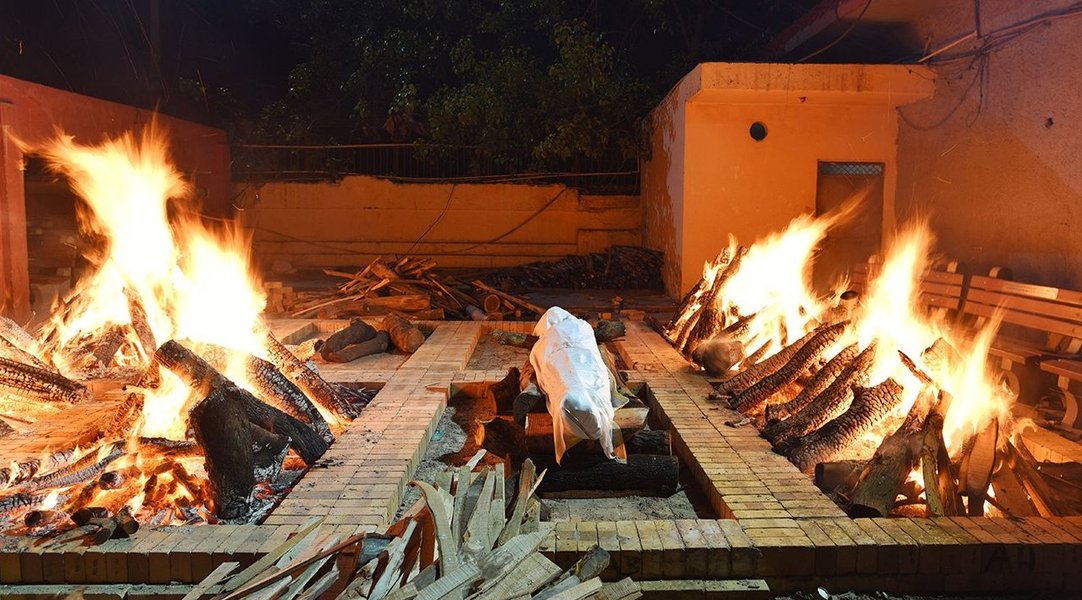 Индия, крематорий,  сжигание тел,