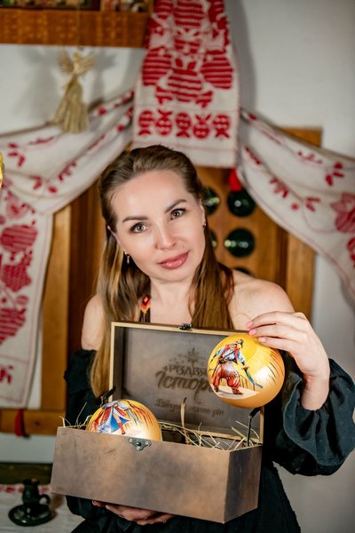 Ялинкові прикраси з історією: як бренд "Різдвяні історії" формує культуру автентичного  святкового декору