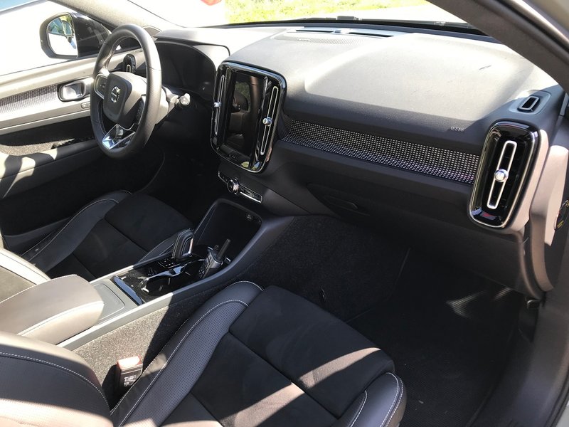 Volvo XC40 Recharge це перший автомобіль компанії, який має мультимедійну систему на основі Google Automotive Services з Google Assistant