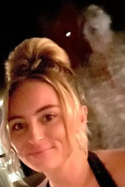 Призрак попал на селфи с британкой Джорджией Реншоу-Смит