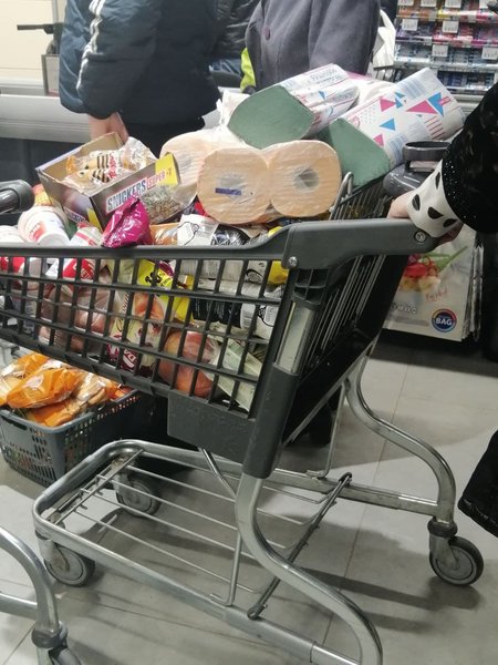 киев, супермаркет, очередь, пустые полки