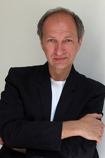 

Сергей Братков: "Почти каждый день прихожу в мастерскую, запираю дверь и им занимаюсь. И для этого сейчас больше времени, чем было в 2000-е с рынком и c западной любовью"
