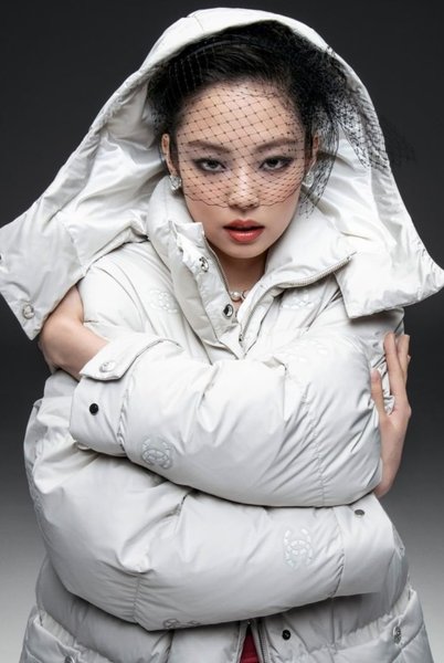 пуховик с принтом, модный пуховик, тренды пуховиков 2023, пуховик, белый пуховик