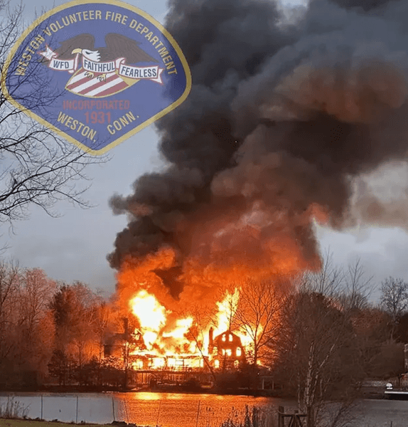 Пожежа в особняку, згорів особняк, святкова катастрофа, пожежа знищила особняк за $4 мл, пожежа через індичку, жаровня в гаражі