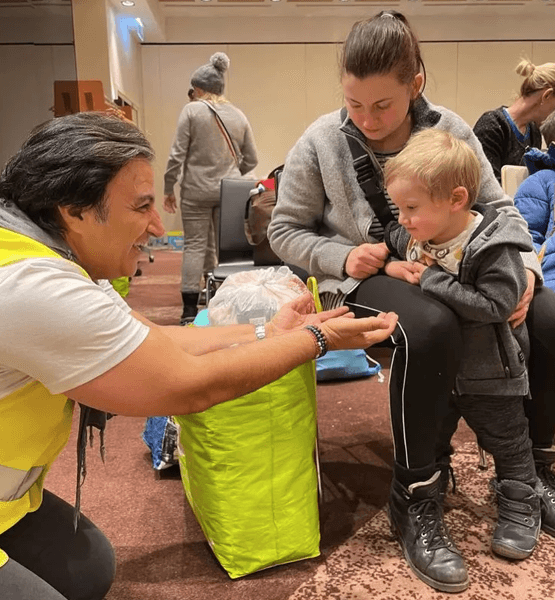 Украинцы в Польше, переселенцы в польше, украинцы в польше, помощь беженцам в польше, помощь украинским беженцам в польше, Програма 40 в Польше, Въезд в Польшу для украинцев сегодня, Как получить статус беженца в Польше, Польша для украинцев 2023, украинские беженцы великобритания, украинские беженцы Канада,