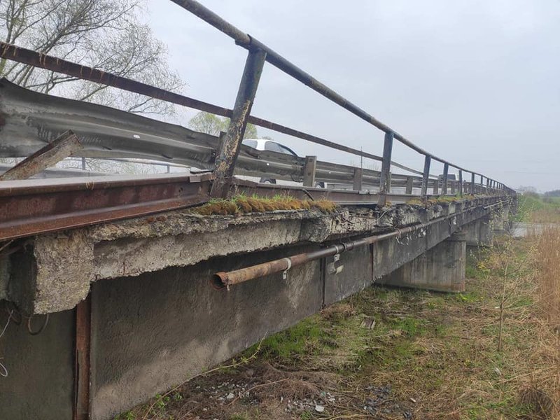 обрушился мост, мост устал