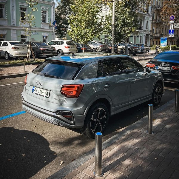 Audi Q2L e-tron