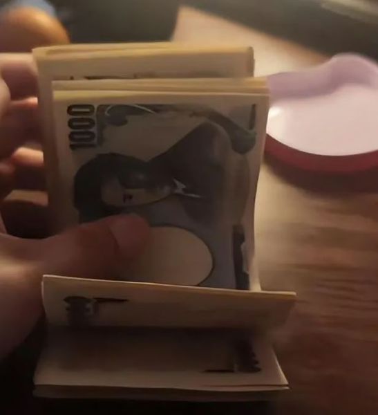 Безработный мужчина Sudden Fantasy живет на полном содержании у своей жены, почему он не работает, отношения