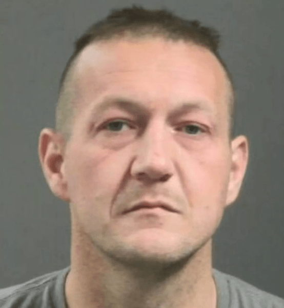 Дверь в шкаф, спрятал ребенка в шкафу, уголовное преступление, 5-летняя девочка, потайная дверь, укрывал ребенка, опека