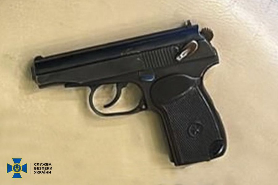 Изъятый в квартире рэкетиров пистолет