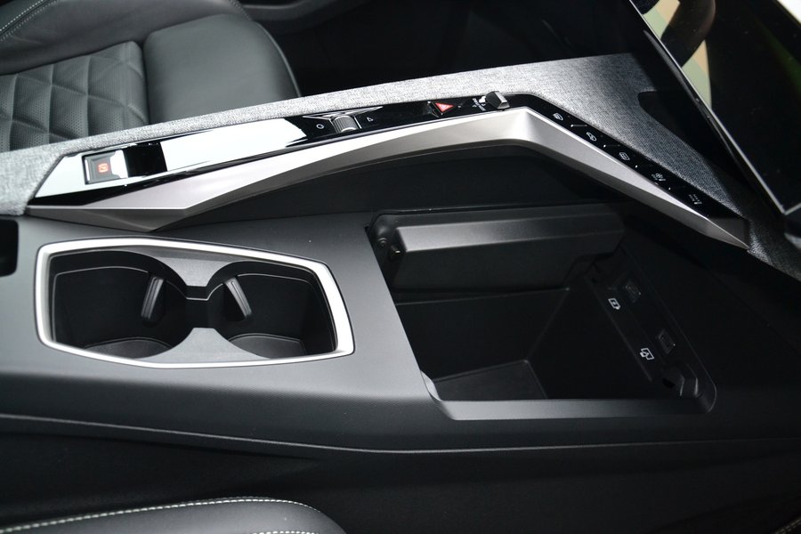 центральна консоль пежо 5008