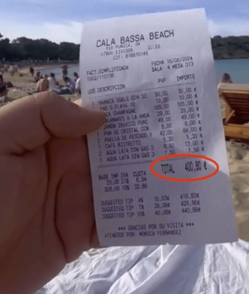 Пара отримала величезний рахунок, закоханий, туристи, рахунок за відпочинок у клубі, мандрівники, відпочинок на Ібіці, ціни на Ібіці, чек,