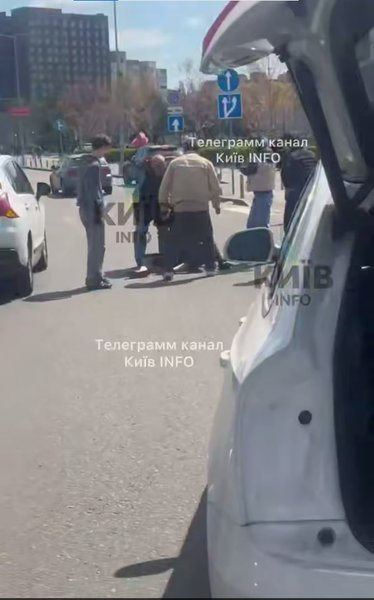 В Киеве произошла стрельба — водитель открыл огонь — фото В Киеве 2 мая неподалеку от ТРЦ "Республика" произошла стрельба