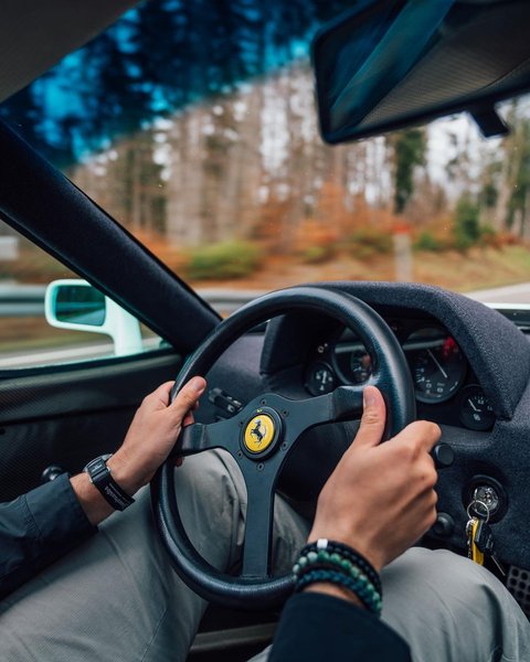 Ferrari F40 мятного цвета