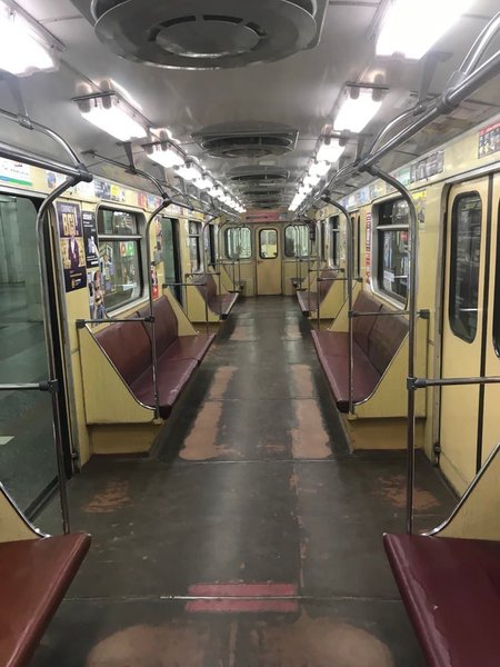 вагон метро, пустой вагон, вагон метрополитена, вагон без людей