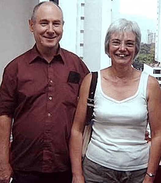 Мужчина инсценировал свою смерть, послание в бутылке, мальчик нашел послание в бутылке, записка, письмо, улика, мошенник Джон Дарвин