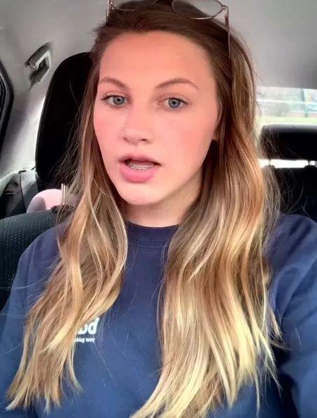 Молодая девушка в 21 год приняла за дочь свою младшую сестру, как они живут, невероятные истории из жизни