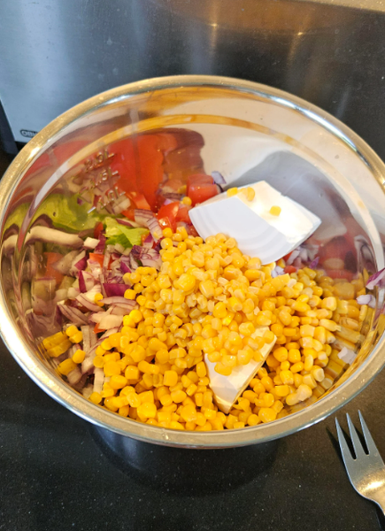 Чоловік відкрив 17-річну баночку кукурудзи, що він побачив всередині, соціальні мережі, приколи, курйози, продукти