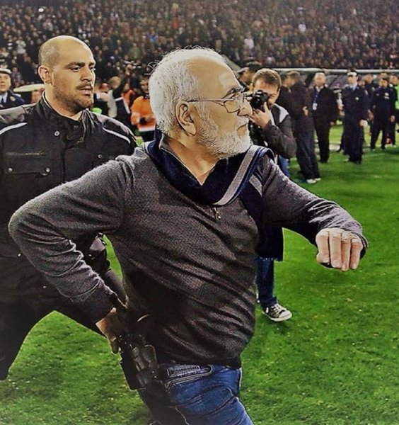 

Российский миллионер Иван Саввиди однажды даже угрожал арбитру пистолетом
