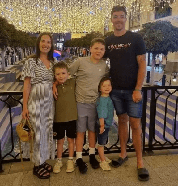 Сім'я, хлопчик, герой, врятував дитину,