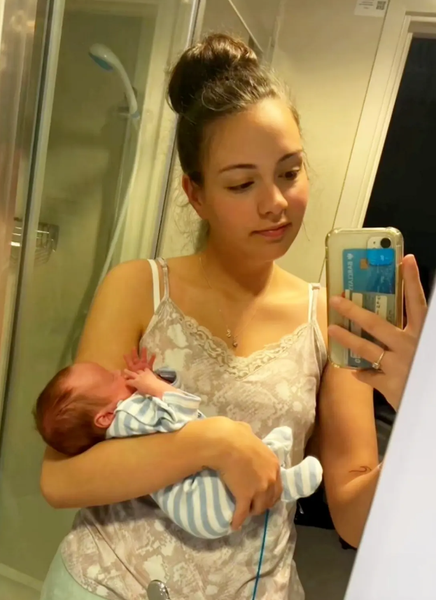 Народження двійнят, перейми, пологи, діти, ускладнення при вагітності, Велика Британія, фото