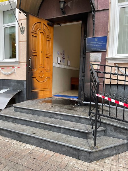 Суд отправил под стражу Мельника, пытавшегося поджечь здания в Киеве