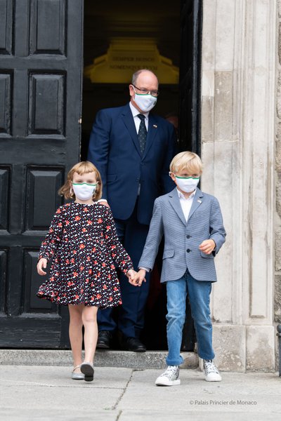 княгиня шарлен, князь альбер, принц жак, принцесса габриэлла, князь монако