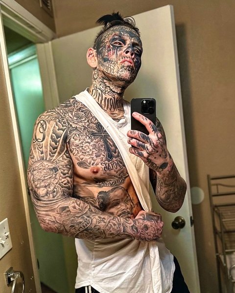 Інфлюенсер Квест Ґалліфорд Татуювання всього тіла. тату на очах, малюнки на тілі, косметичні процедури, аномалії, США, фото, блогер