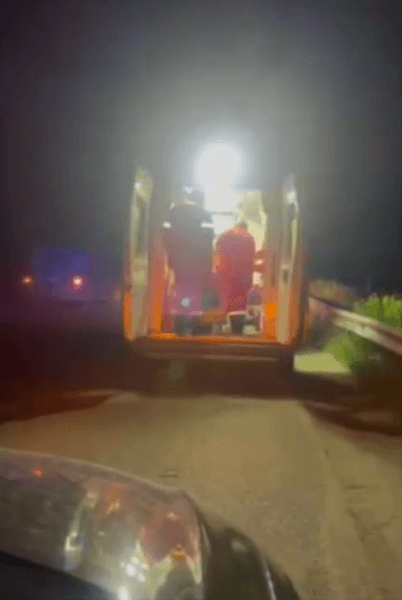 Мужчину, который выпал из окна ТЦК, забирала скорая