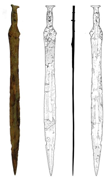 археологи раскопали меч