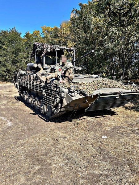 БМП-2М с "мангалом"